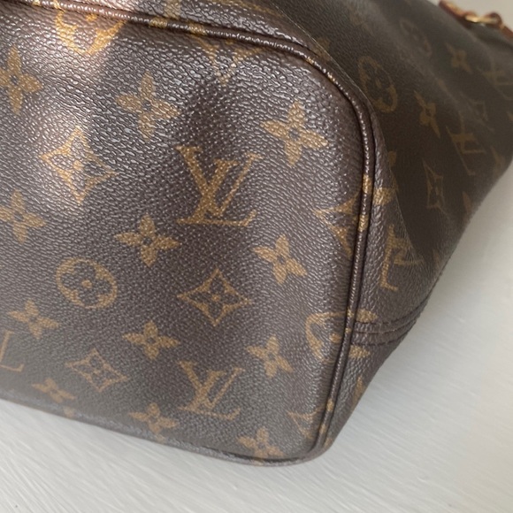 Louis Vuitton Neverfull MM Monogram - Picture 10 of 17